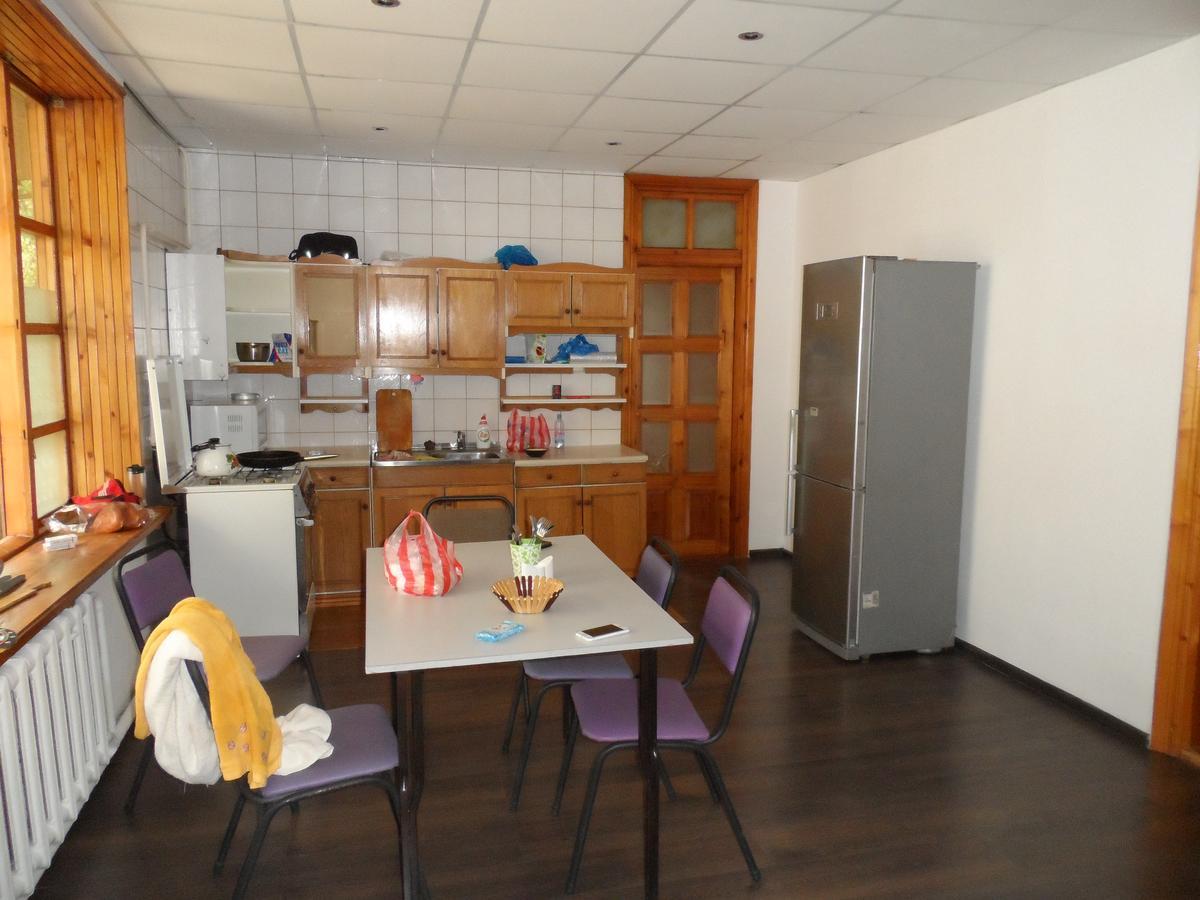 Freedom Hostel アルマトイ エクステリア 写真